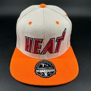 Mitchell & Ness Dynasty 7 3/8 Hat Cap NBA Miami Heat Can't Jump Off White